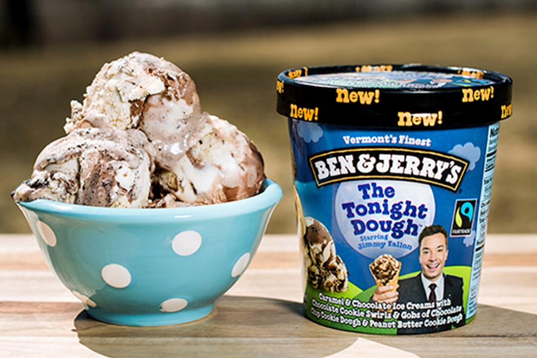 En tallerken med The Tonight Dough sammen med en halvlitersboks